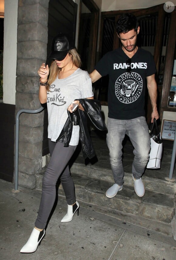 Cheryl Coleet son mari Jean-Bernard Fernandez-Versini à la sortie de leur hôtel à Londres, le 27 août 2014.