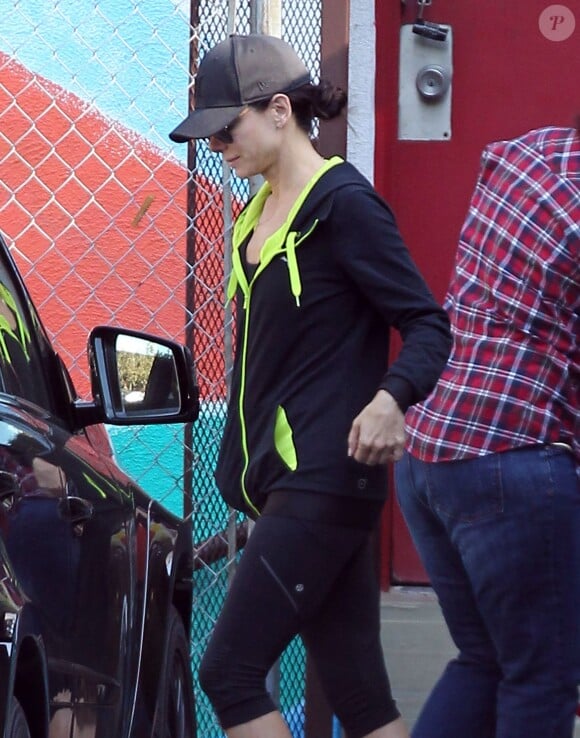 Exclusif - Sandra Bullock et son fils Louis font des courses à Los Angeles, le 1er août 2014.