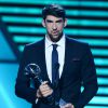 Michael Phelps décroche le prix de l'athlète masculin des JO de Londres lors des ESPY Awards au Nokia Theatre L.A. Live de Los Angeles, le 17 juillet 2013