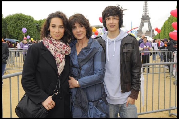Stéphanie, Marie, et Alexis Fugain en mai 2009 à Paris