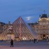 La chanteuse Beyoncé, son mari le rappeur Jay-Z et leur fille Blue Ivy sont allés visiter le musée du Louvre à Paris, le 7 octobre 2014. La famille prend plaisir à découvrir notre capitale 
