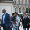 La chanteuse Beyoncé, son mari le rappeur Jay-Z et leur fille Blue Ivy sont allés visiter le musée du Louvre à Paris, le 7 octobre 2014. La chanteuse Beyoncé prend des photos.