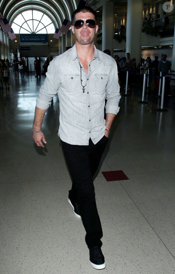 Robin Thicke lors de son arrivé au Los Angeles International Airport-LAX, le 11 août 2014