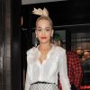 Rita Ora  assiste au lancement de la nouvelle coupe de champagne d'inspiration Art déco, moulée d'après le sein de Kate Moss, au restaurant 34 à Londres, le 8 octobre 2014. 