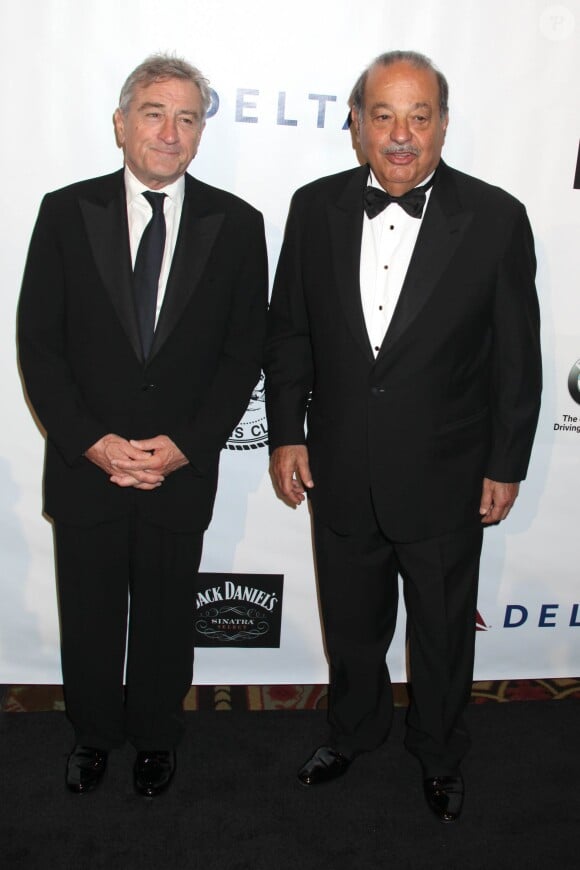 Robert De Niro et Carlos Slim - People à la soirée de gala pour la fondation Friars à New York, le 7 octobre 2014.