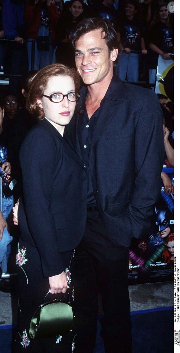 Gillian Anderson et Rod Roland lors de l'avant-première de Batman et Robin à Los Angeles en 1997