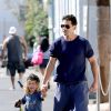 Jon Bernthal et son fils à Venice, Los Angeles, le 18 juillet 2014