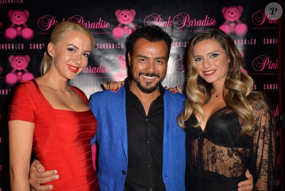 Clara Morgane, Muratt Atik et sa femme Joanna lors du lancement du calendrier 2015 de Clara Morgane au "Pink Paradise" à Paris, le 23 septembre 2014