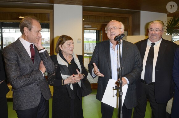 Vladimir Cosma avec Bertrand Delanoë et Danièle Delorme lors de l'inauguration de la Bibliothèque Vaclav Havel à Paris le 7 novembre 2013.