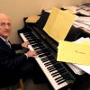 Vladimir Cosma au piano en décembre 2002 à Paris. Le compositeur donnera deux concerts exceptionnels au Grand Rex les 23 et 24 octobre 2014.