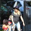 Hilary Duff et son mari Mike Comrie emmènent leur fils Luca à une fête d'Halloween à Los Angeles, le 18 octobre 2014.