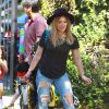Hilary Duff et son mari Mike Comrie emmènent leur fils Luca à une fête d'Halloween à Los Angeles, le 18 octobre 2014.