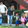 Hilary Duff et son époux Mike Comrie emmènent leur fils Luca à une fête d'Halloween à Los Angeles, le 18 octobre 2014.