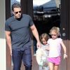 Exclusif - Ben Affleck fait du shopping avec ses filles Violet et Seraphina à Brentwood, le 19 octobre 2014.