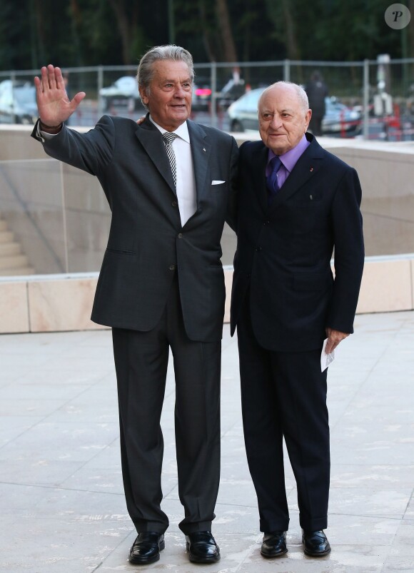 Alain Delon et Pierre Bergé - Inauguration de la Fondation Louis Vuitton à Paris le 20 octobre 2014