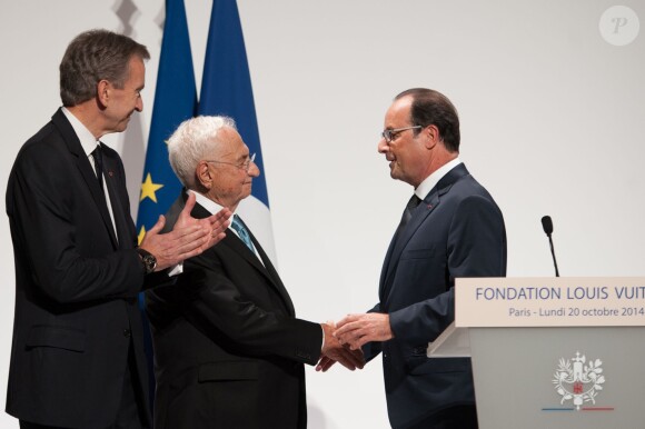 François Hollande avec Bernard Arnault et Frank Gehry - Inauguration de la Fondation Louis Vuitton à Paris le 20 octobre 2014