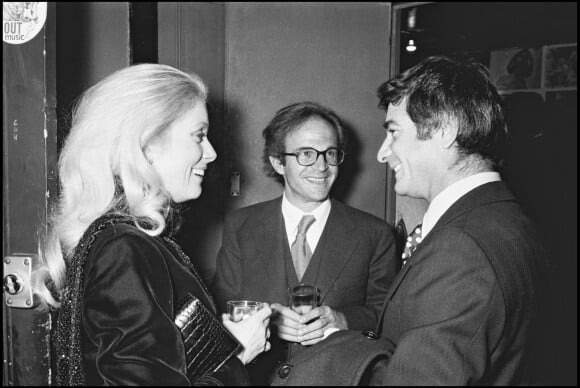 Catherine Deneuve, François Truffaut et Jean-Claude Brialy au concert de Charles Trenet à l'Olympia en 1975