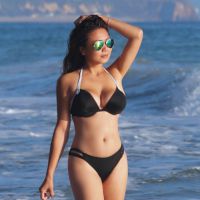 Abby Cubey : Bikini, soleil et plage pour la chanteuse ultrasexy