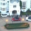 Vues aériennes de l'arrivée de George Clooney et sa femme Amal Alamuddin à l'hôtel Danesfield pour leur fête de mariage à Marlow. Le 25 octobre 2014