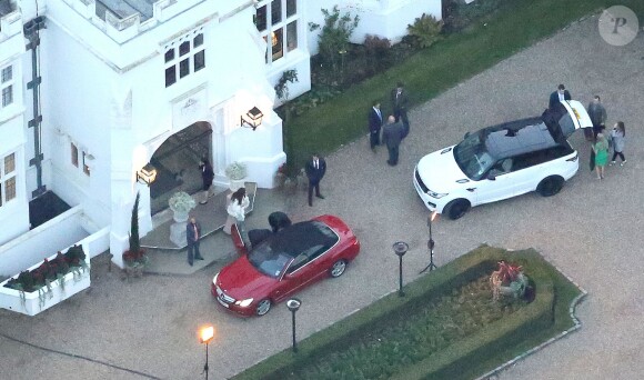 Vues aériennes de l'arrivée de George Clooney et sa femme Amal Alamuddin à l'hôtel Danesfield pour leur fête de mariage à Marlow. Le 25 octobre 2014