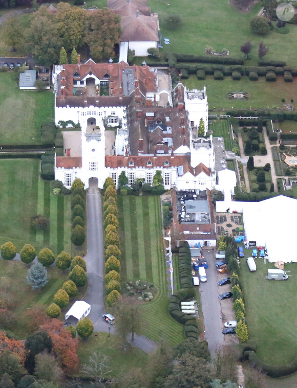 Vues aériennes de l'arrivée de George Clooney et sa femme Amal Alamuddin à l'hôtel Danesfield pour leur fête de mariage à Marlow. Le 25 octobre 2014
