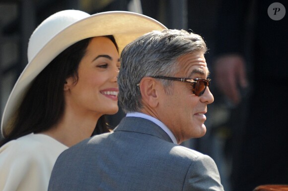 George Clooney et sa femme Amal Alamuddin quittent Venise, le 29 septembre 2014 après leur mariage.