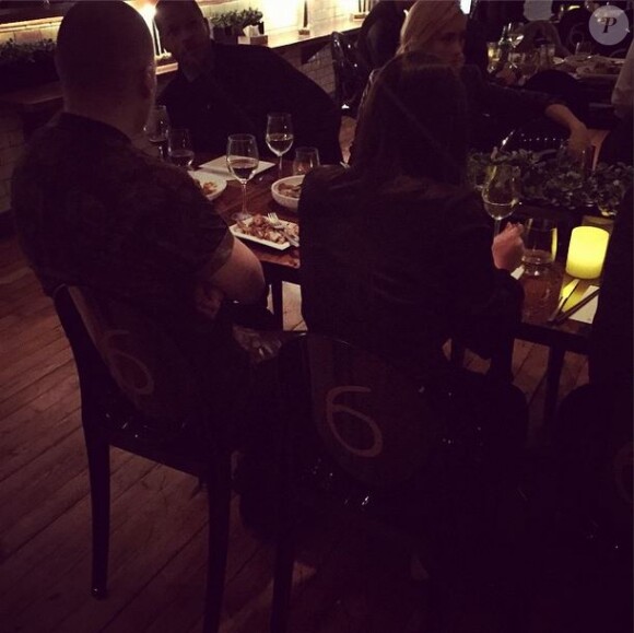 Drake fête ses 28 ans au cours d'un dîner intime avec ses proches. Octobre 2014.