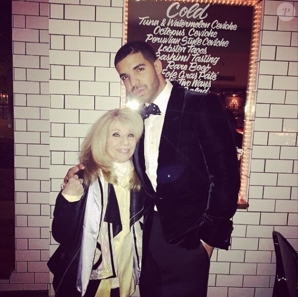 Sandra Graham et son fils Drake lors du dîner d'anniversaire du rappeur. Octobre 2014.
