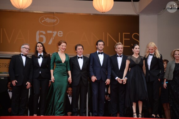 Bertrand Bonello, Gaspard Ulliel, Léa Seydoux, Jérémie Renier, Aymeline Valade, Amira Casar et Helmut Berger lors de la montée des marches du film Saint-Laurent à l'occasion du 67e Festival de Cannes, le 17 mai 2014.