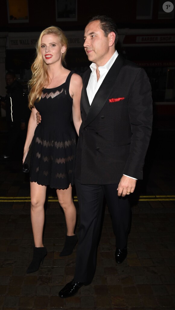 Lara Stone et son mari David Walliams arrivent à la Chiltern Firehouse pour assister à la soirée d'anniversaire de Mario Testino, sur le thème de "Gatsby le Magnifique". Londres, le 29 octobre 2014.