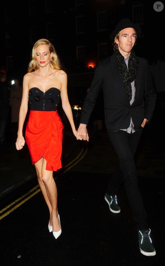 Poppy Delevingne et son mari James Cook arrivent à la Chiltern Firehouse pour assister à la soirée d'anniversaire de Mario Testino, sur le thème de "Gatsby le Magnifique". Londres, le 29 octobre 2014.