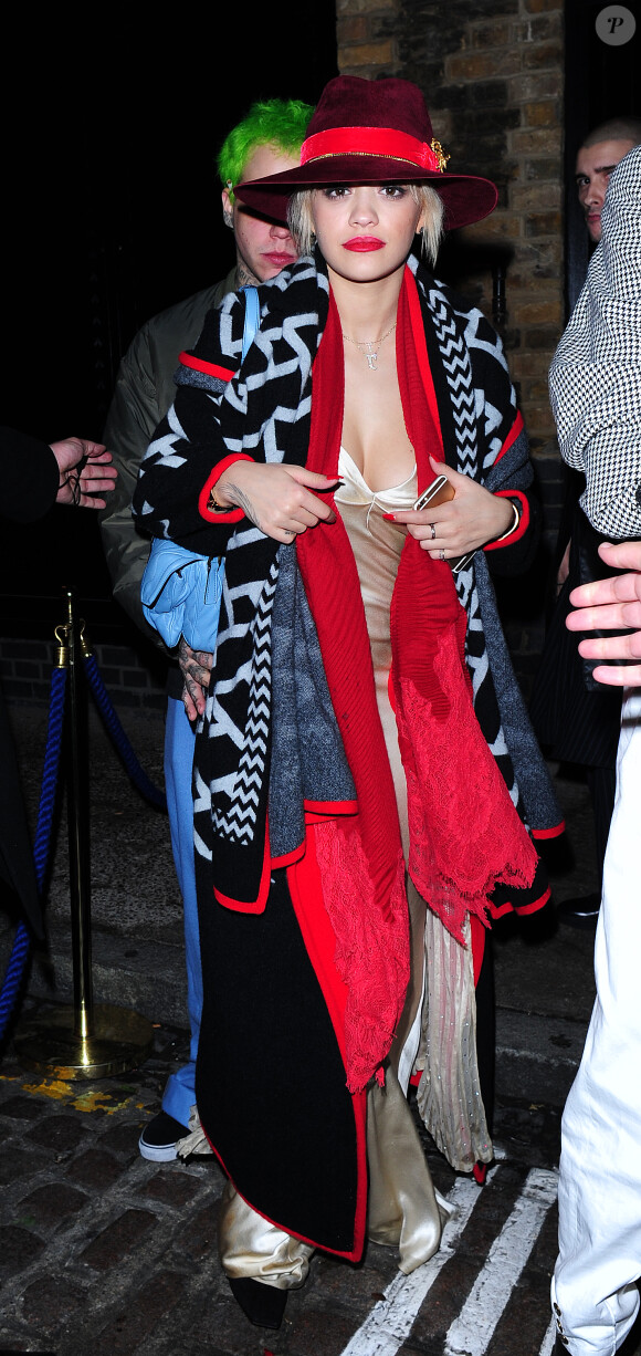 Rita Ora et Rick Hill quittent la Chiltern Firehouse à l'issue de l'anniversaire de Mario Testino. Londres, le 29 octobre 2014.