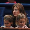 Mirka Federer et ses jumelles Charlene Riva et Myla Rose lors du quart de finale du BNP Paribas Masters 1000 entre Roger Federer et Milos Raonic au Palais Omnisport de Paris Bercy, à Paris le 31 octobre 2014