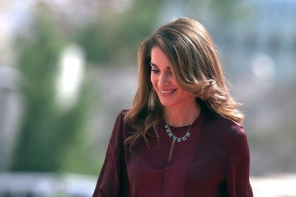 La reine Rania de Jordanie au Parlement à Amman le 2 novembre 2014 pour la cérémonie d'inauguration de la seconde session du 17e Parlement par son mari le roi Abdullah II de Jordanie.