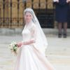 Kate Middleton divine en robe de mariée signée Sarah Burton pour Alexander McQueen
