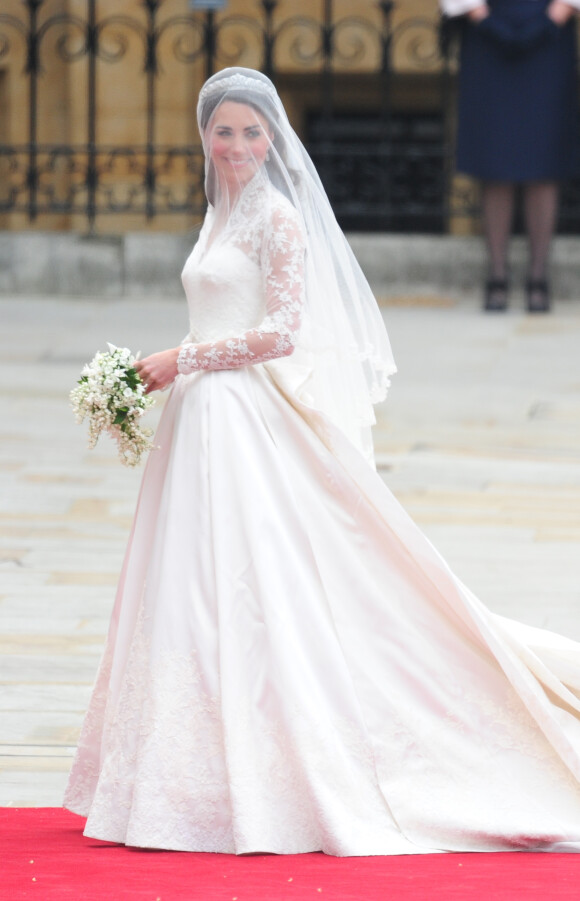Kate Middleton divine en robe de mariée signée Sarah Burton pour Alexander McQueen