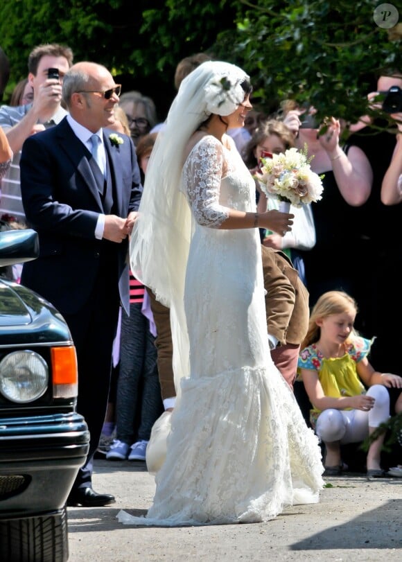 Lily Allen choisit la créatrice française Delphine Manivet pour sa robe de mariée