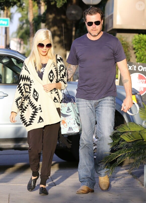 Exclusif - Tori Spelling et son mari Dean McDermott sont allés dîner au restaurant Katsu-Ya à Encino pour leur anniversaire de mariage. Le 7 mai 2014.