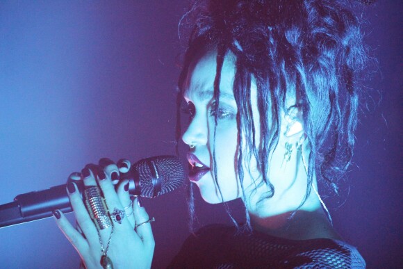 Exclusif - Tahliah Barnett (FKA twigs) donne un concert unique à la Maroquinerie, à Paris, le 14 octobre 2014.