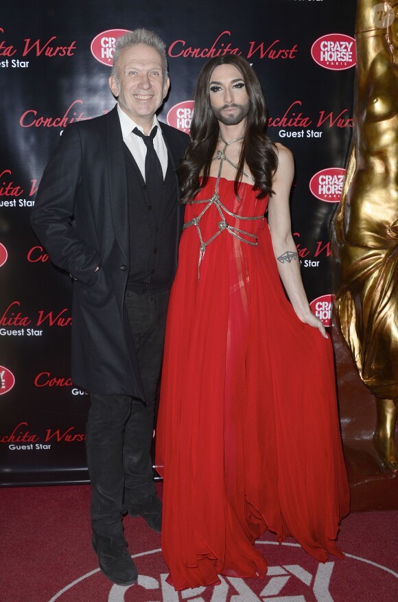 Jean-Paul Gaultier et Conchita Wurst à la première du show de Conchita Wurst au Crazy Horse à Paris le 9 novembre 2014.