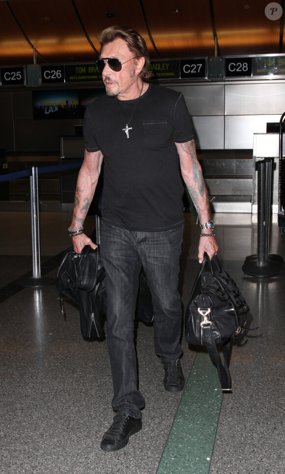 Johnny Hallyday quitte Los Angeles en famille pour rejoindre Paris, le 14 octobre 2014.