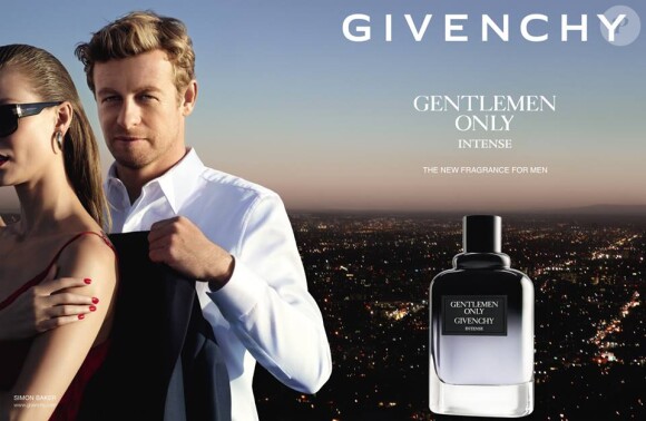 Simon Baker, égérie de Gentlemen Only Intense par Givenchy.