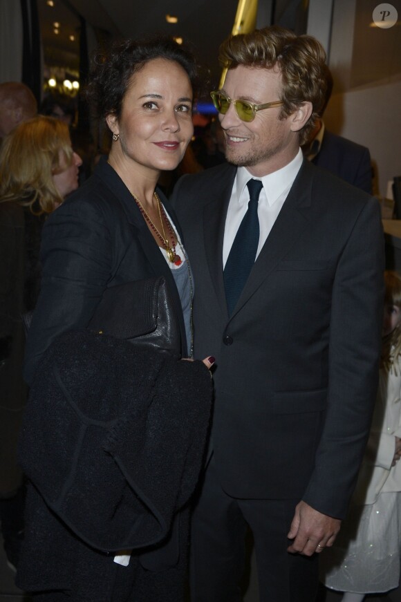 Simon Baker et sa femme Rebecca Rigg à Paris, le 8 avril 2013.