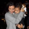 Kim Kardashian et sa fille North à New York, le 7 novembre 2014. 