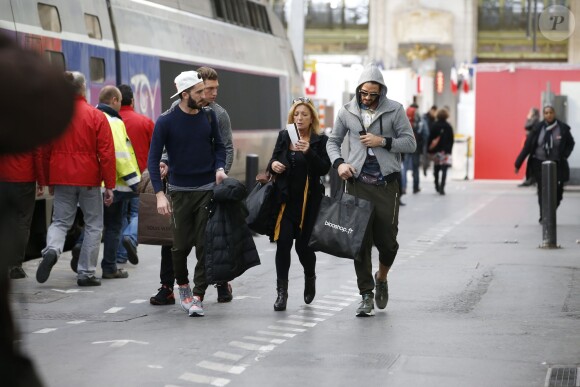 Thomas Vergara, sa mère Sylvia et des amis prennent un TGV à la gare de Lyon à Paris, France le 12 Novembre 2014.