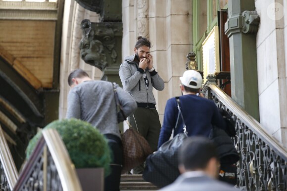 Thomas Vergara, sa mère Sylvia et des amis prennent un TGV à la gare de Lyon à Paris, France le 12 Novembre 2014.