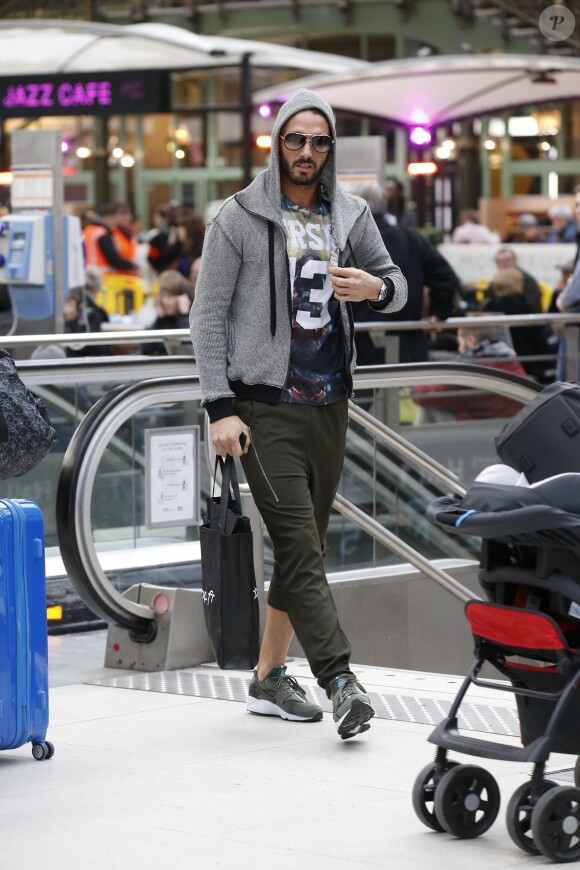 Thomas Vergara, sa mère Sylvia et des amis prennent un TGV à la gare de Lyon à Paris, France le 12 Novembre 2014.