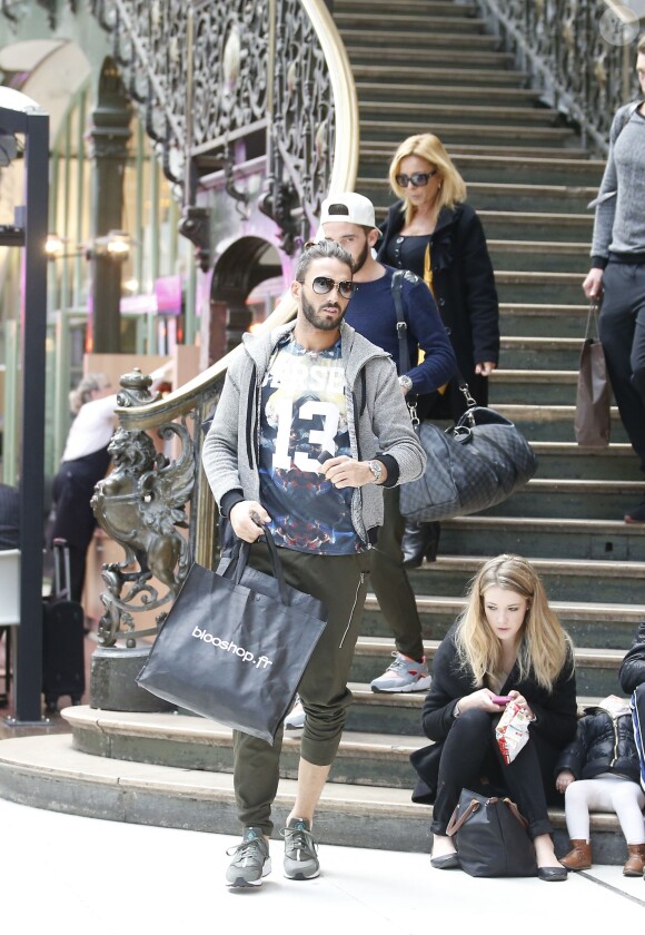 Thomas Vergara, sa mère Sylvia et des amis prennent un TGV à la gare de Lyon à Paris, France le 12 Novembre 2014.