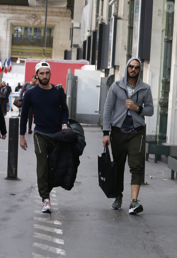 Thomas Vergara, sa mère Sylvia et des amis prennent un TGV à la gare de Lyon à Paris, France le 12 Novembre 2014.