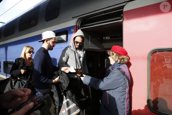 Thomas Vergara, sa mère Sylvia et des amis prennent un TGV à la gare de Lyon à Paris, France le 12 Novembre 2014.